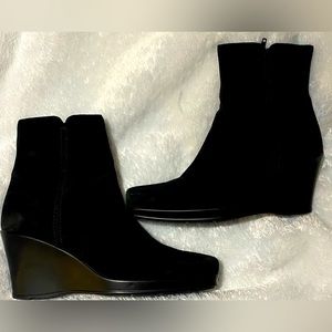 LaCanadienne Suede Wedge Boots